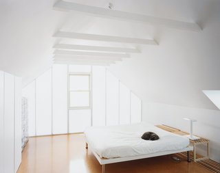 Uni exposed the ceiling beams, formerly concealed by drywall and a kitschy light fixture upon which Schenk would hit his head. They built a platform bed using a couple of hollow doors as a surface for the mattress.